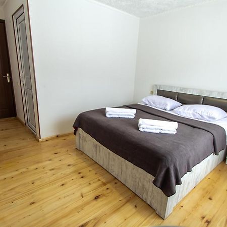 Katos Guesthouse Местия Екстериор снимка