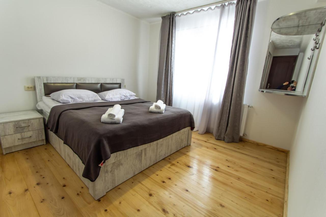 Katos Guesthouse Местия Екстериор снимка