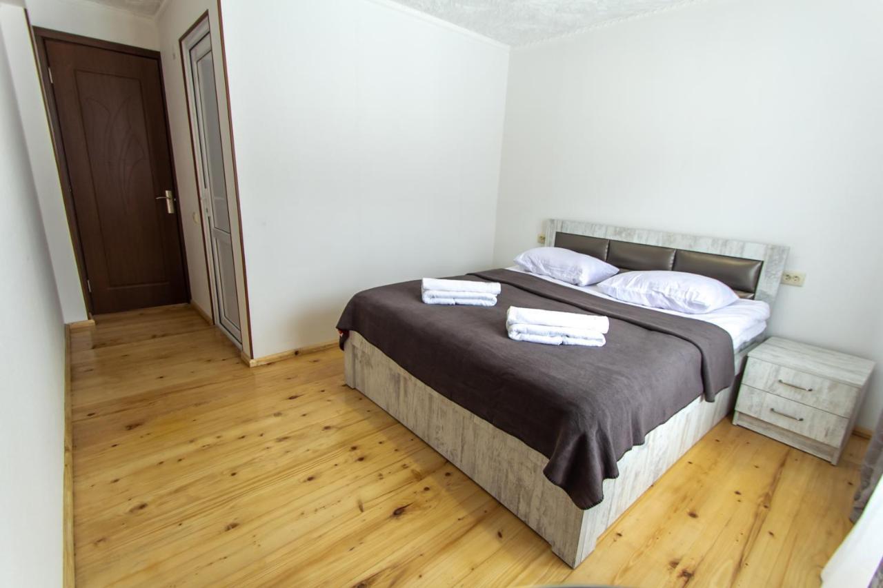 Katos Guesthouse Местия Екстериор снимка