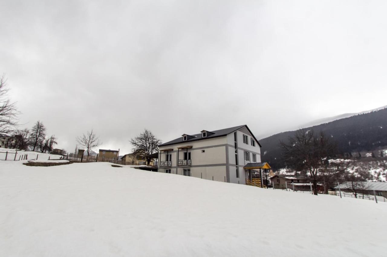 Katos Guesthouse Местия Екстериор снимка