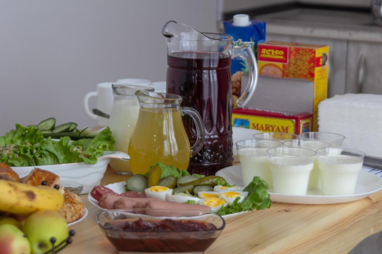 Katos Guesthouse Местия Екстериор снимка