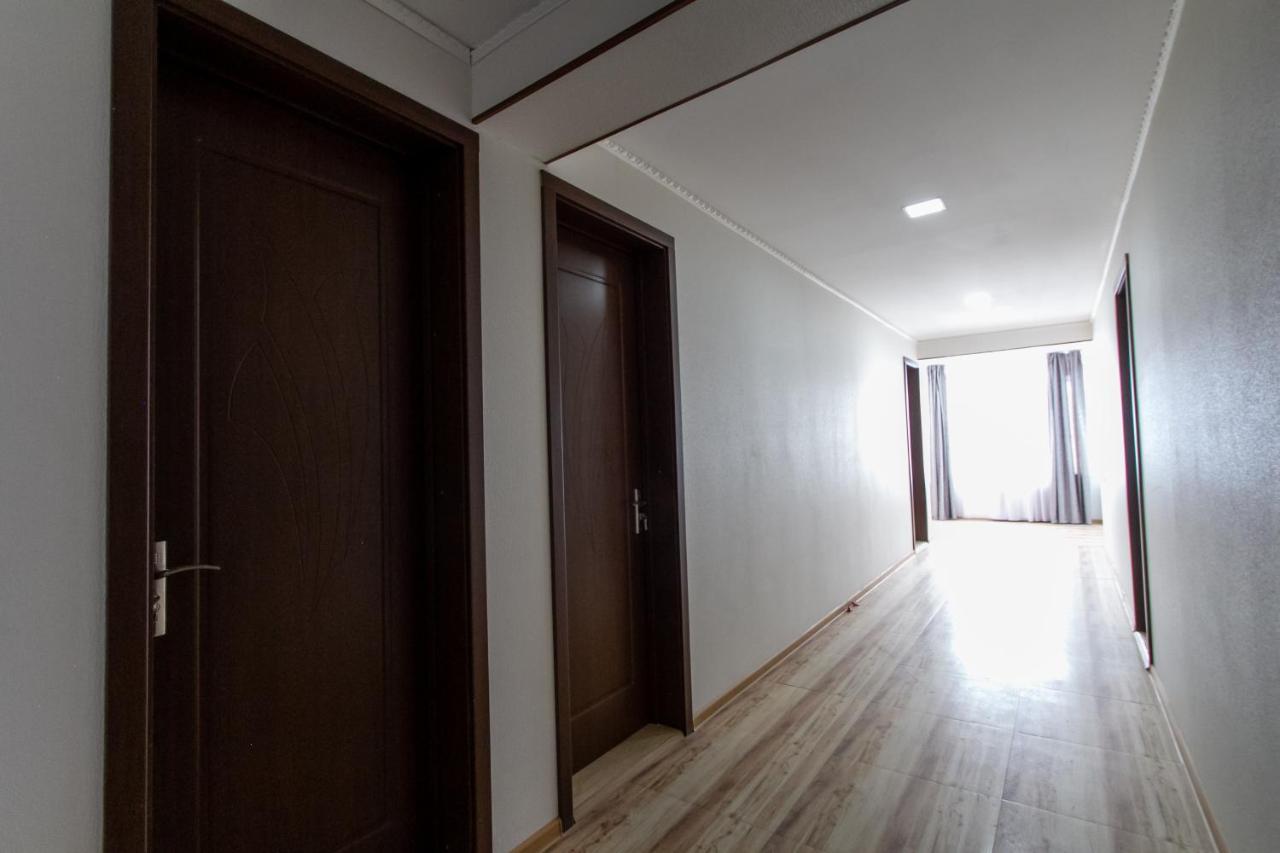 Katos Guesthouse Местия Екстериор снимка