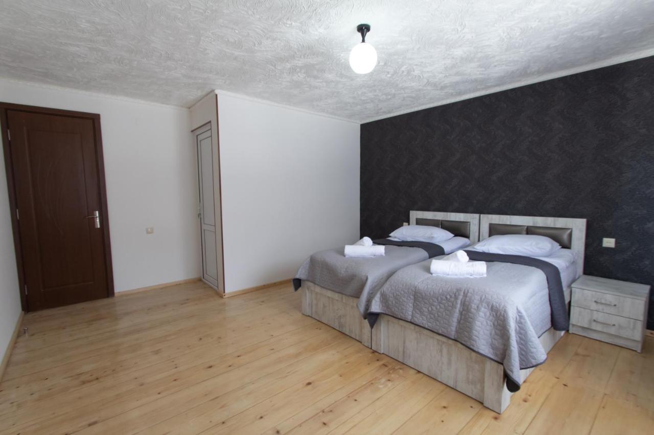 Katos Guesthouse Местия Екстериор снимка