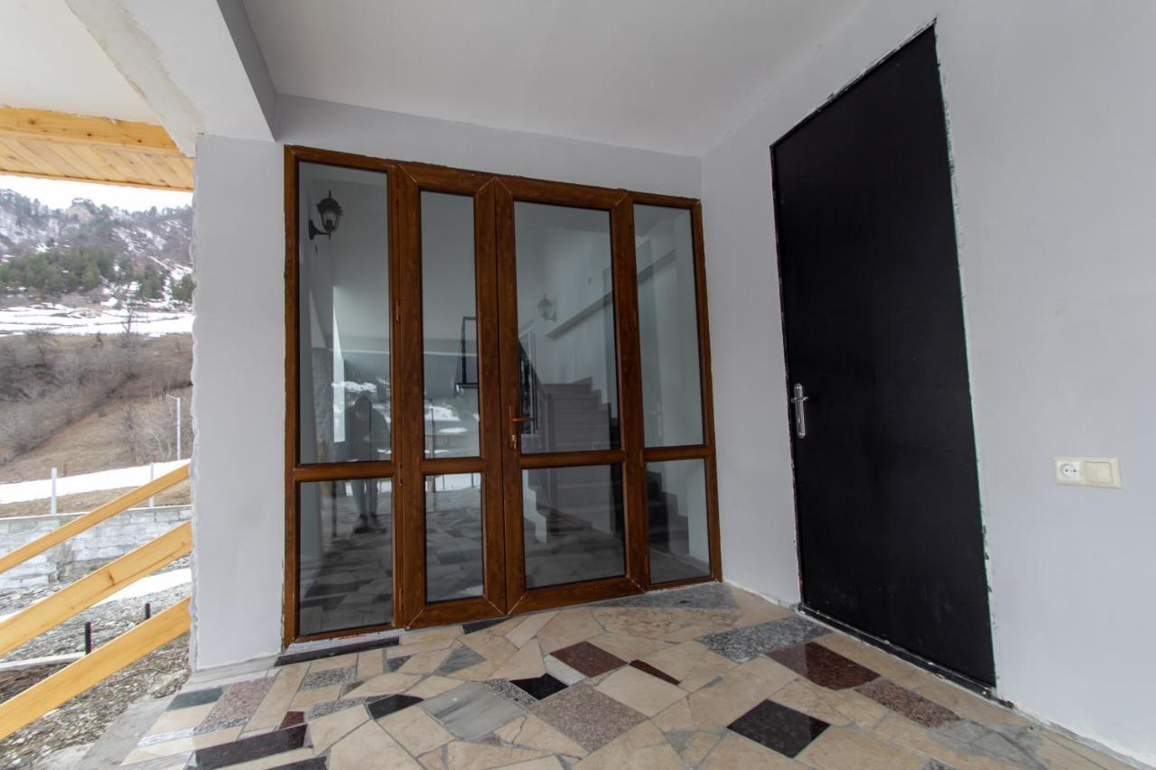Katos Guesthouse Местия Екстериор снимка