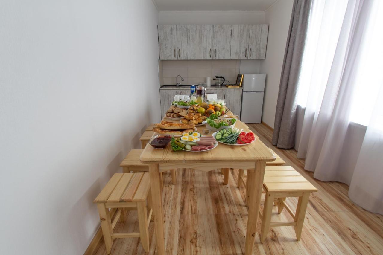 Katos Guesthouse Местия Екстериор снимка