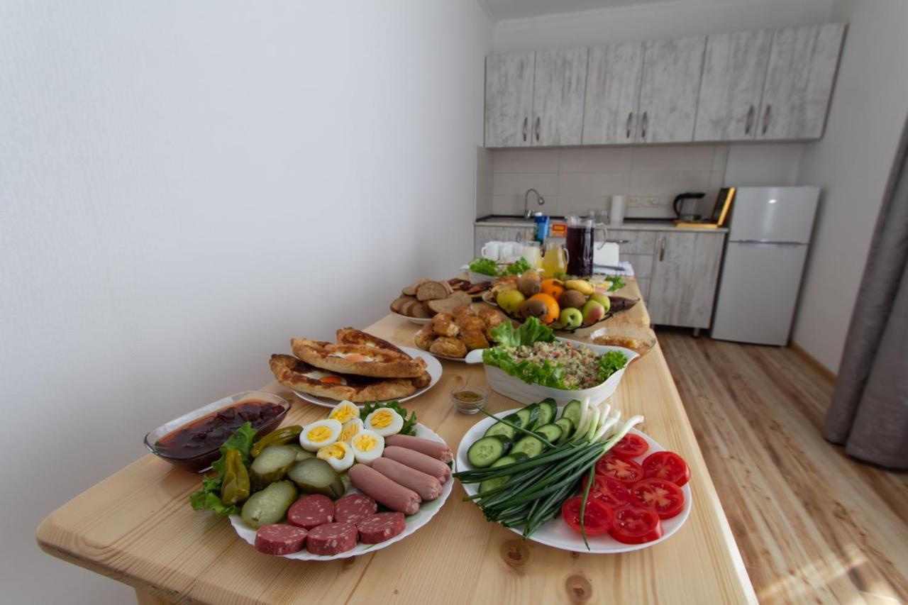 Katos Guesthouse Местия Екстериор снимка
