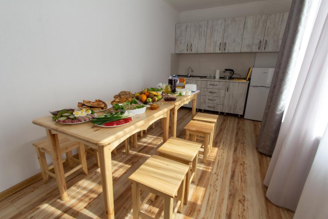 Katos Guesthouse Местия Екстериор снимка
