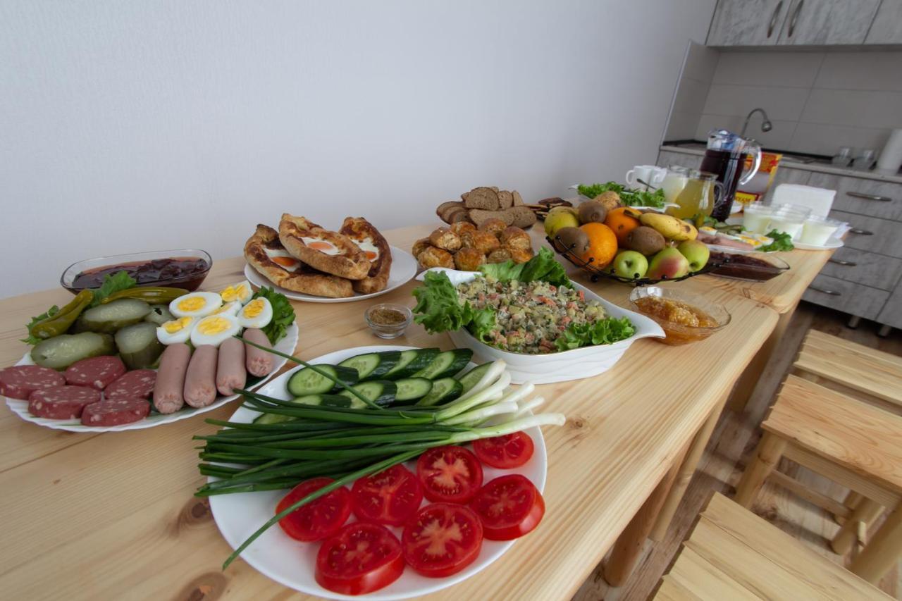 Katos Guesthouse Местия Екстериор снимка