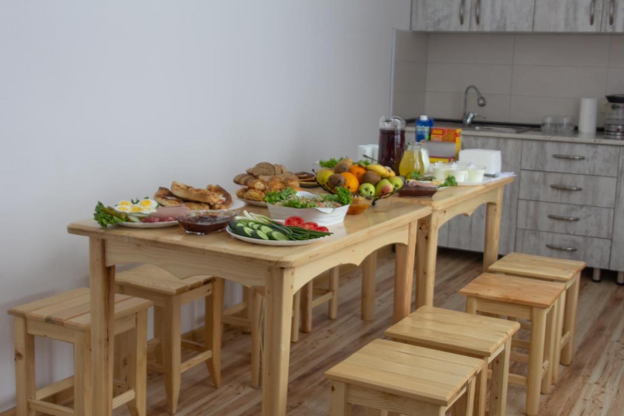 Katos Guesthouse Местия Екстериор снимка