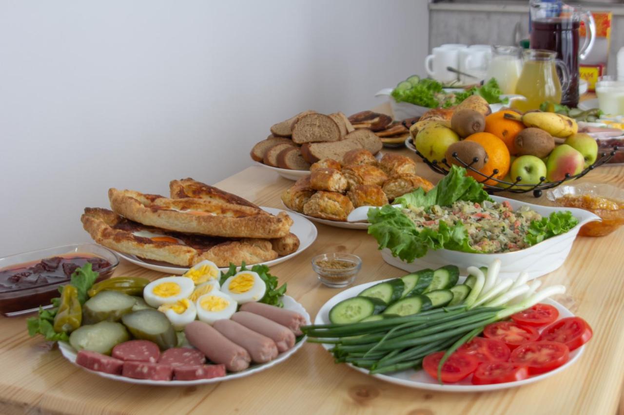 Katos Guesthouse Местия Екстериор снимка