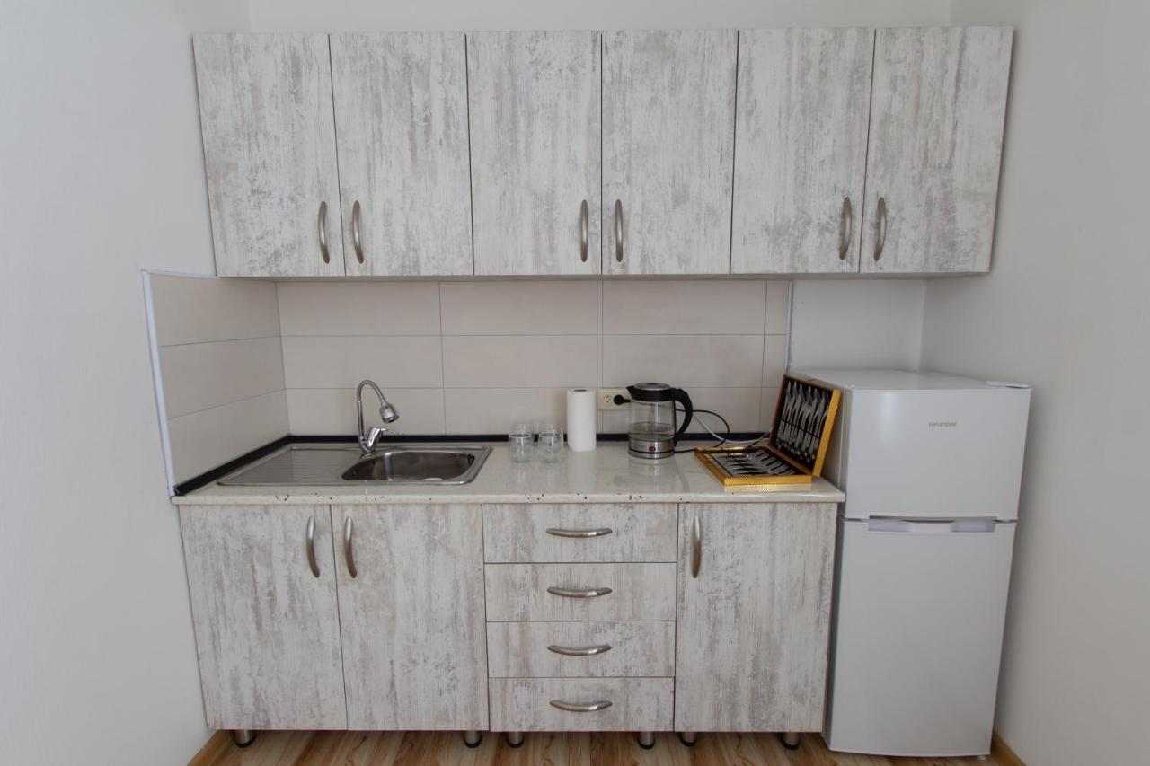 Katos Guesthouse Местия Екстериор снимка
