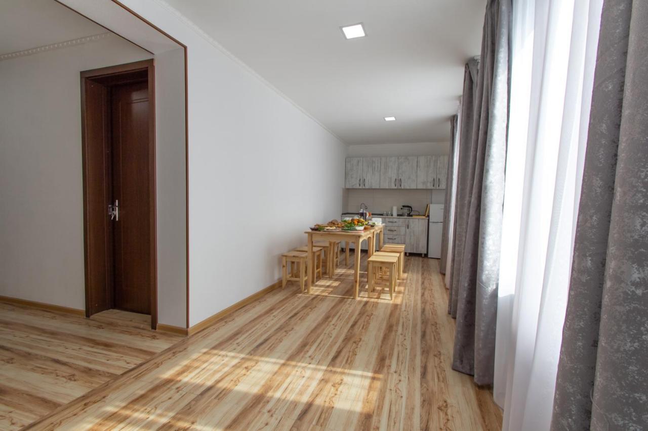 Katos Guesthouse Местия Екстериор снимка