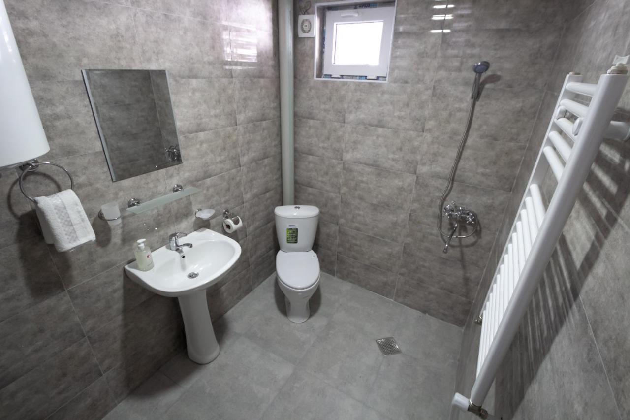 Katos Guesthouse Местия Екстериор снимка