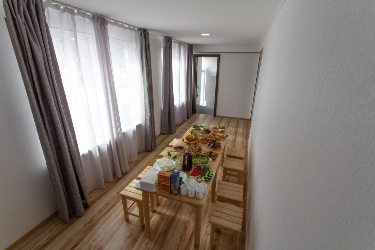 Katos Guesthouse Местия Екстериор снимка