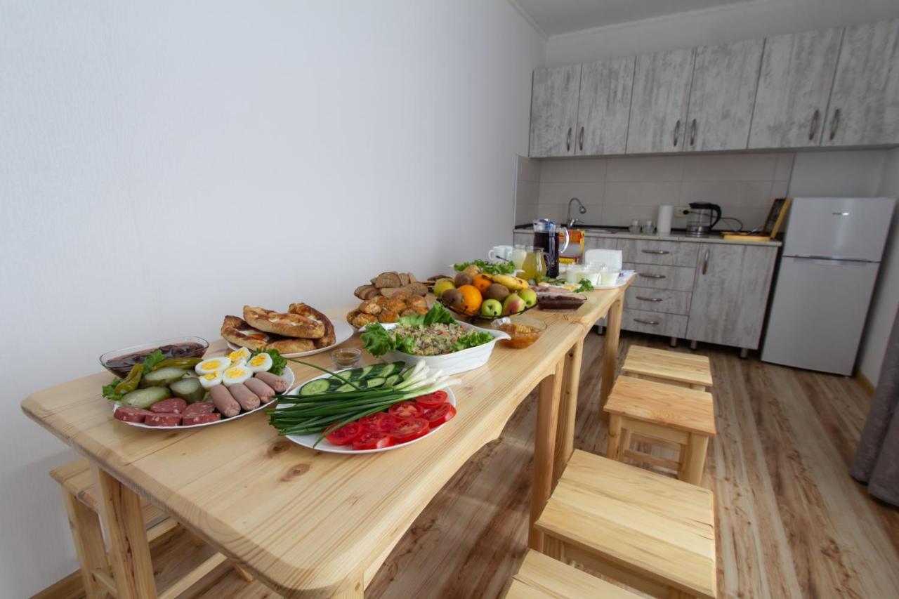 Katos Guesthouse Местия Екстериор снимка